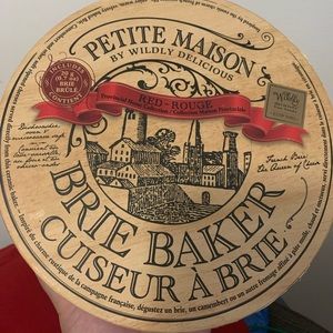 Red brie baker with spatula